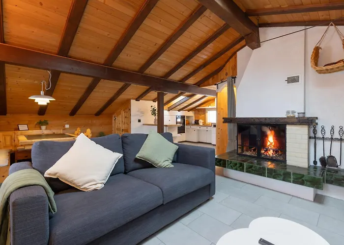 אקסאלפ Cozy Alpine Lodge - Hot Tub & Balcony Views תמונה