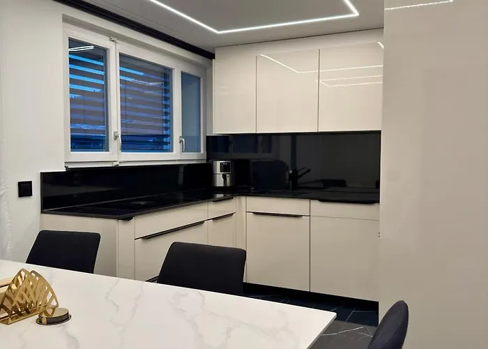 Heimberg Modern 3Br Apartment With Fireplace, Miele Kitchen And Balcony תמונה