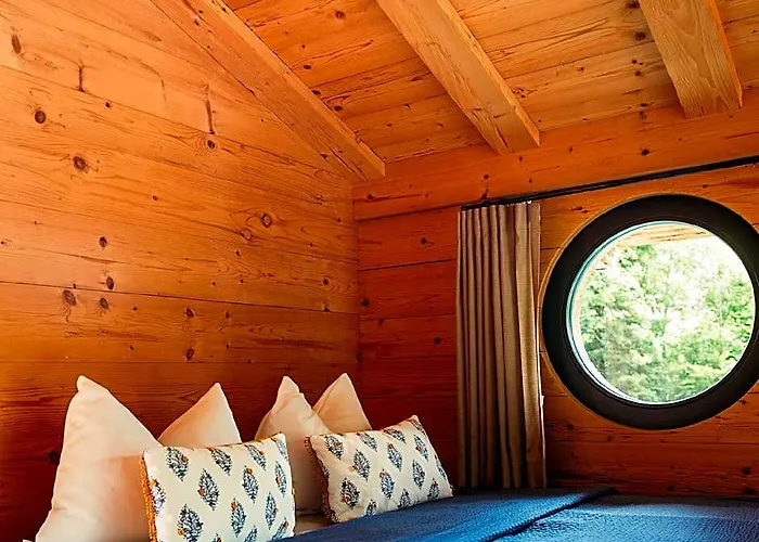 Фото Forellensee Gastro Ag - Unique Tinyhotels Цвайзиммен