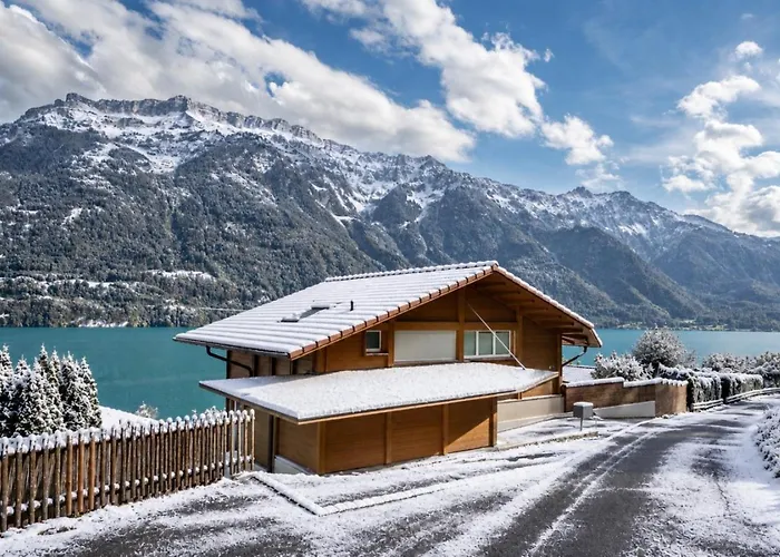 Foto de Luxury Lakeview Spa Chalet Near Interlaken • Ac • Bbq By Swissdreamliving Niederried bei Interlaken